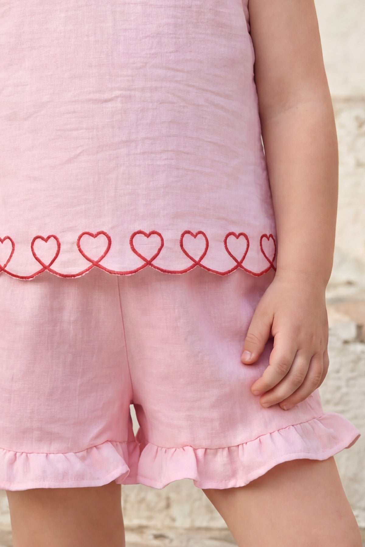 Kız Çocuk Alt Üst Takım Yazlık Fırfır Detaylı Kalp Nakışlı Pembe