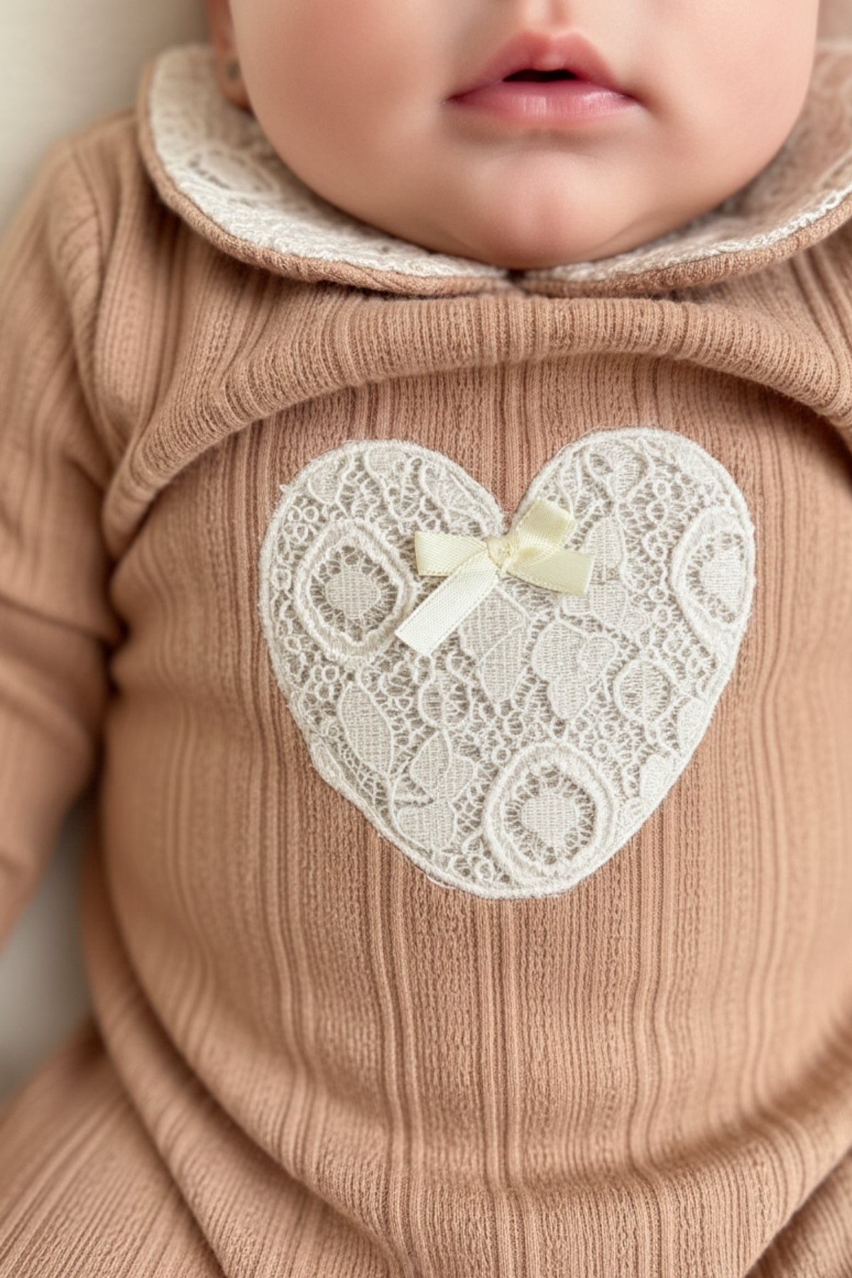 Uzun Kollu %100 Pamuk Bebe Yaka Hediyelik Kız Bebek Patikli Tulum 3-9 Ay Taba