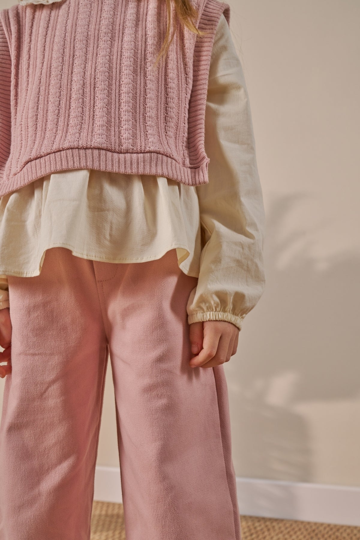 Dantel Yaka Gömlekli Süveterli Rahat Kesim Pantolonlu Bayramlık 3'lü Kız Çocuk Alt Üst Takım