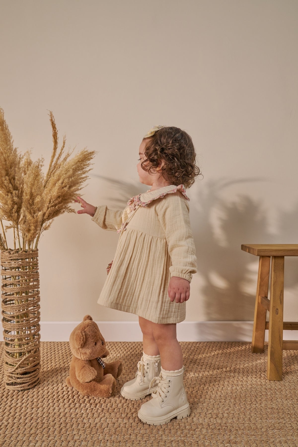 Fiyonk Detaylı Çantalı Bebe Yakalı Müslin Bayramlık Kız Bebek Elbise Krem