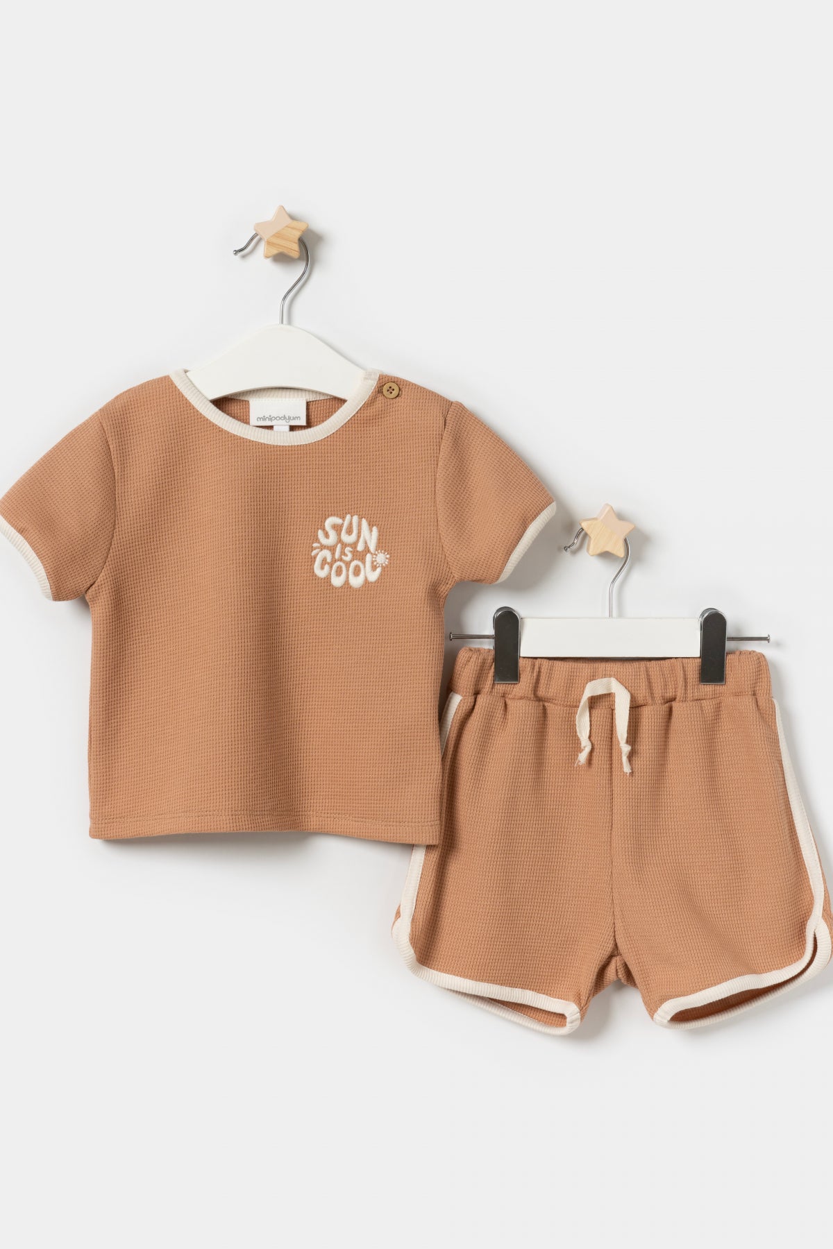 Nakışlı T-shirt Şortlu Erkek Bebek Yazlık İkili Takım Sütlü Kahve